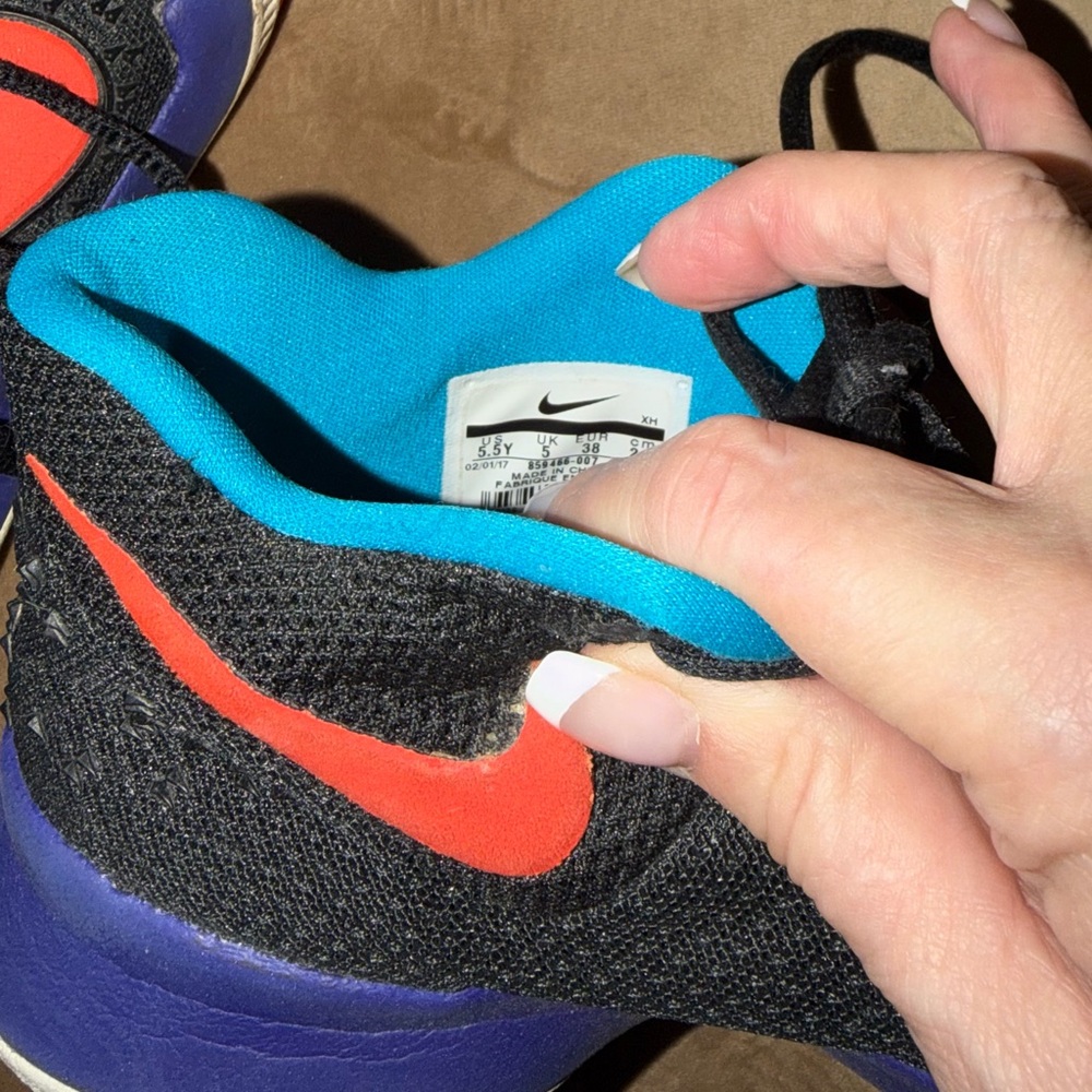 3/$15 Nike Youth Kyrie 3 Kyrache Black and Blue Athletic Shoes - Size 5.5 - Picture 5 of 7
